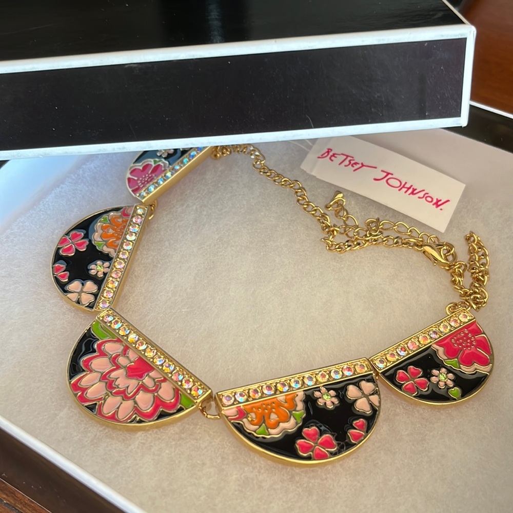 Necklace Betsy Johnson